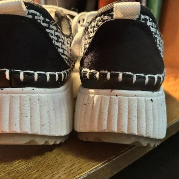 Men's New Dream Pairs Size 8 Sneakers - Picture 3 of 5